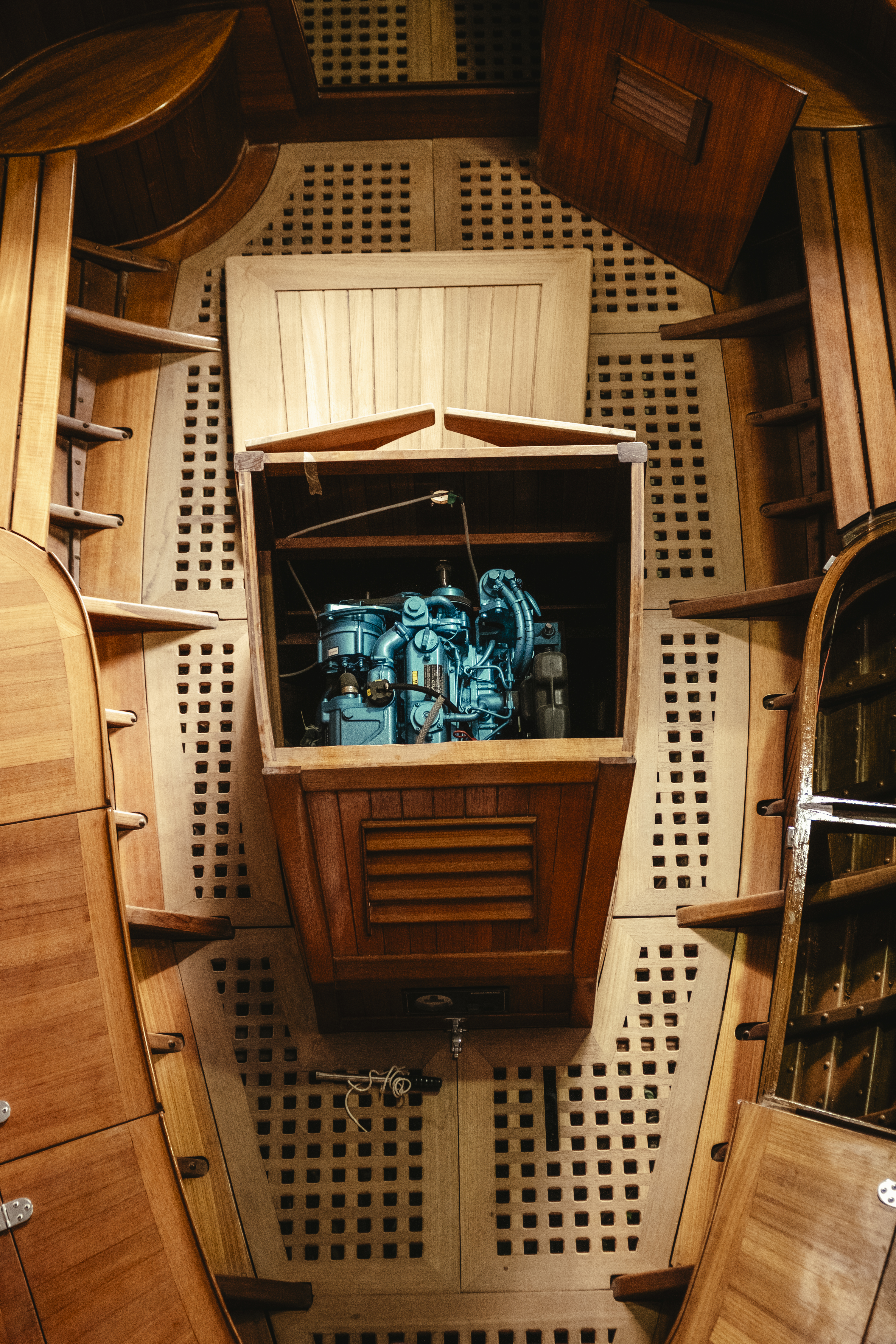 Vue de dessus du bateau en teck de Birmanie des chantiers Rosewest, le Diva 29